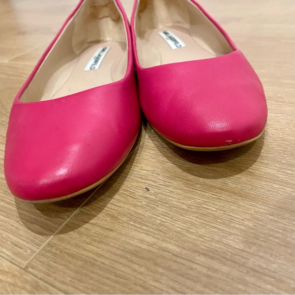 Karl Lagerfeld Paris Vada Rose Coloured Round Toe Leather Flats - Picture 8 of 9